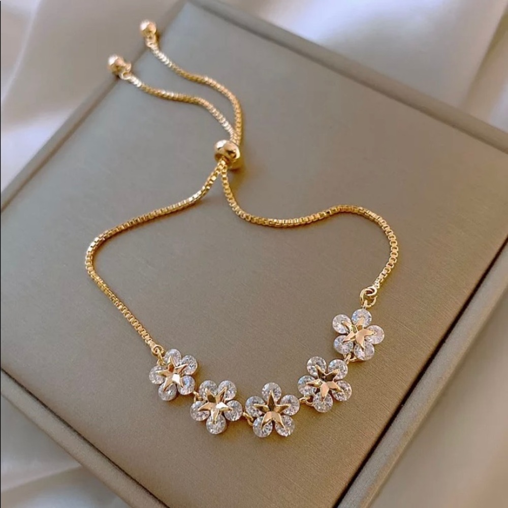 Dainty gold flower crystal cubic zirconia bracelet - Picture 7 of 7